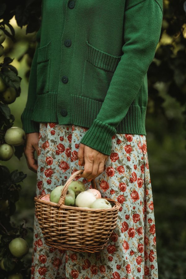Rankų darbo žalias moteriškas megztinis