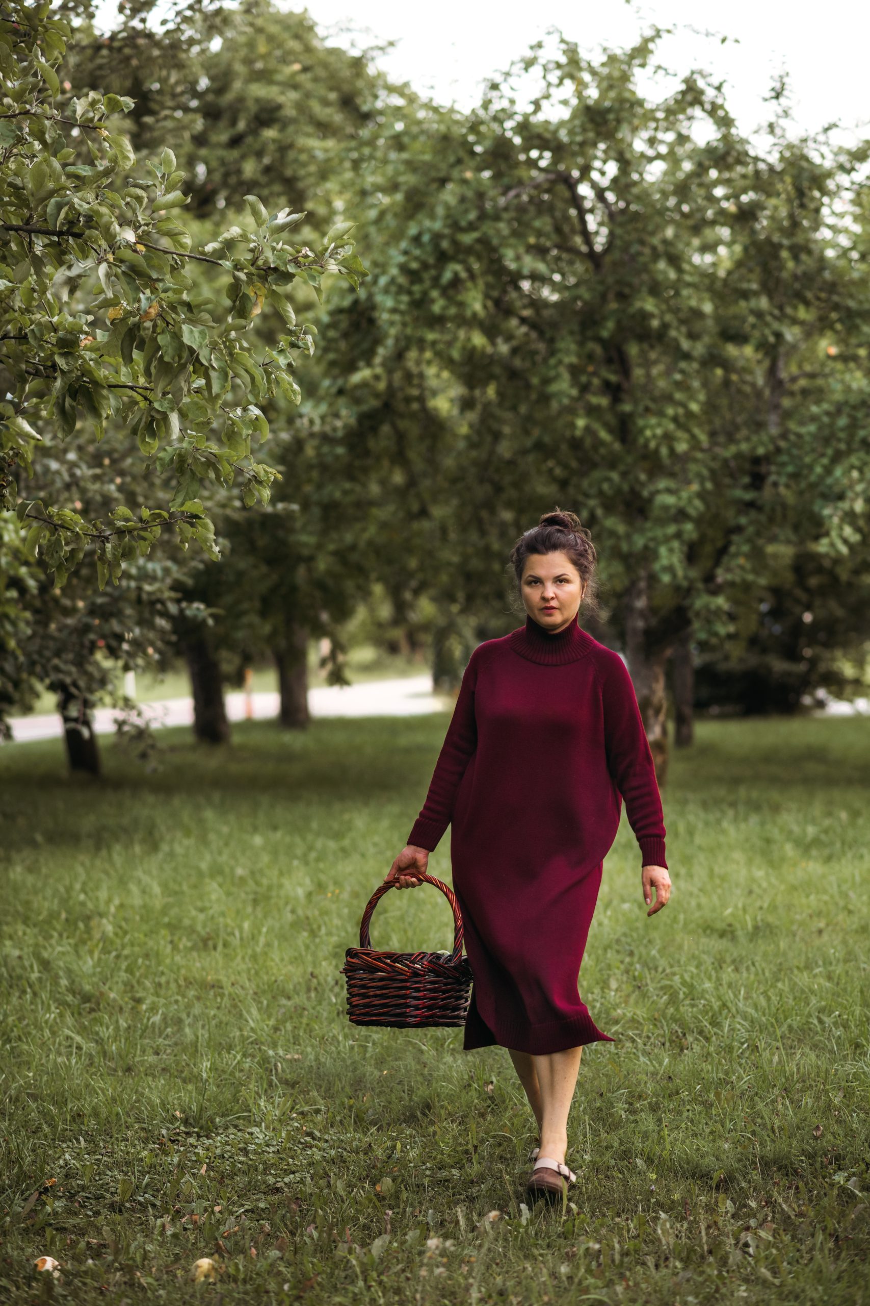 Rankų darbo megzta moteriška suknelė