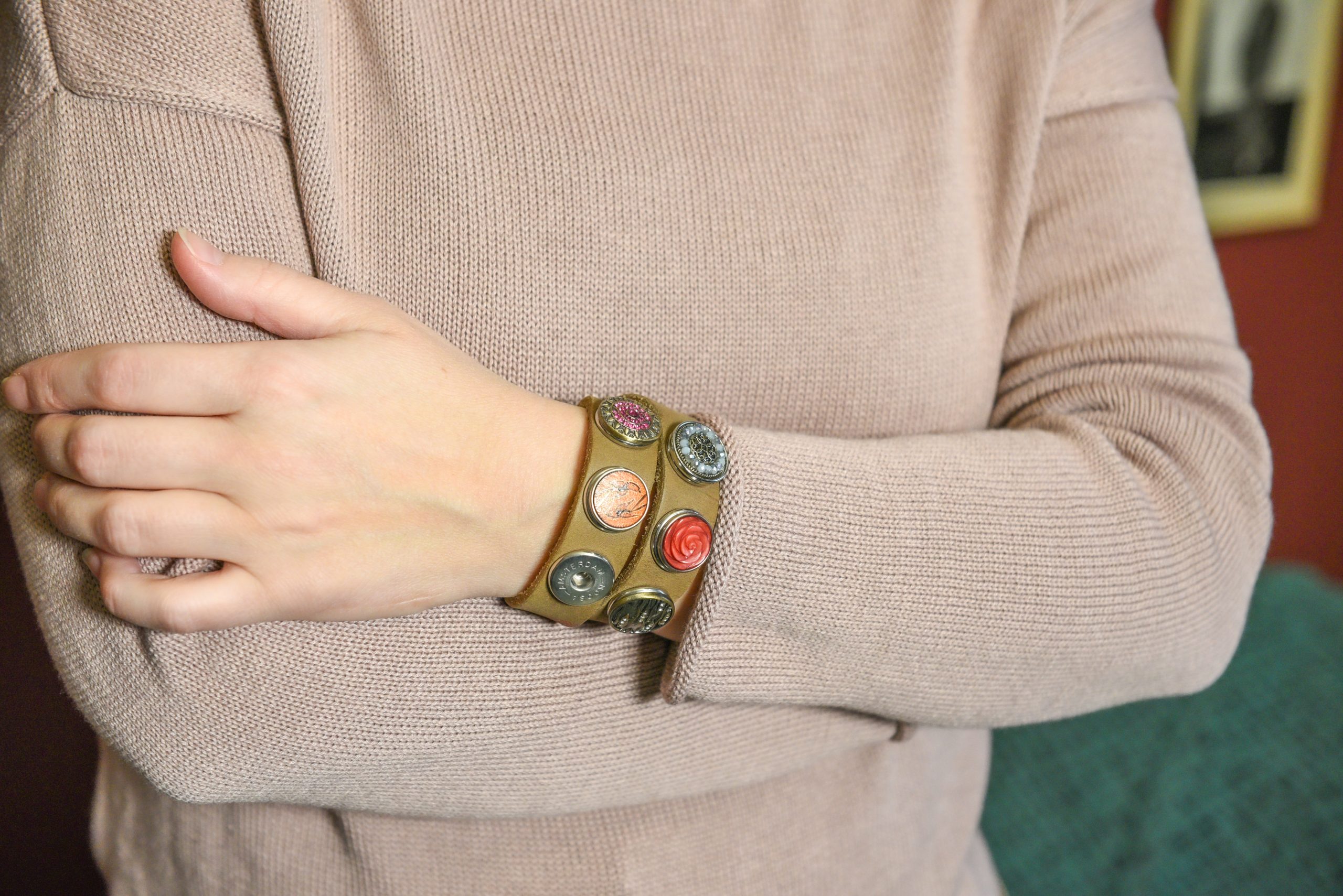 lengvas moteriškas megztinis lengvas moteriškas megztinis laivelio formos apykakle